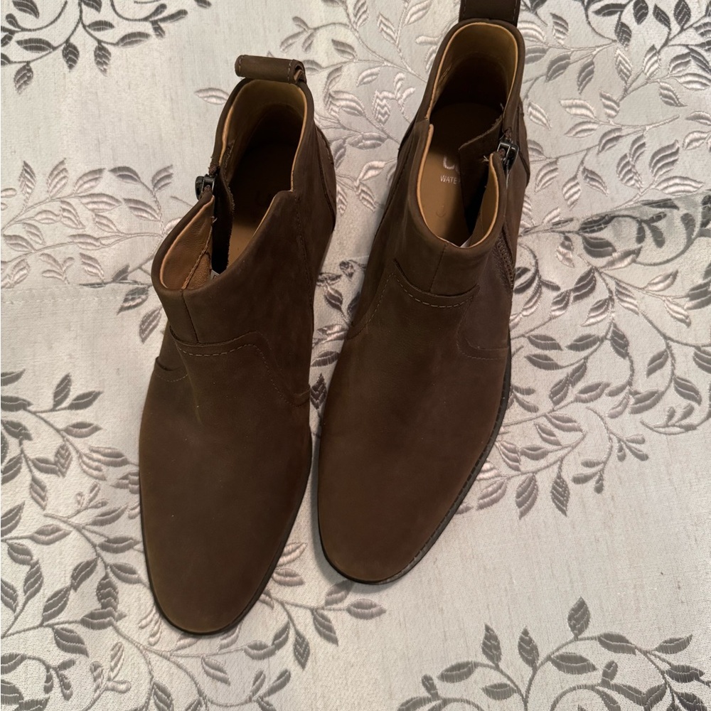 Ugg suede brown leather ankle boots - size 8